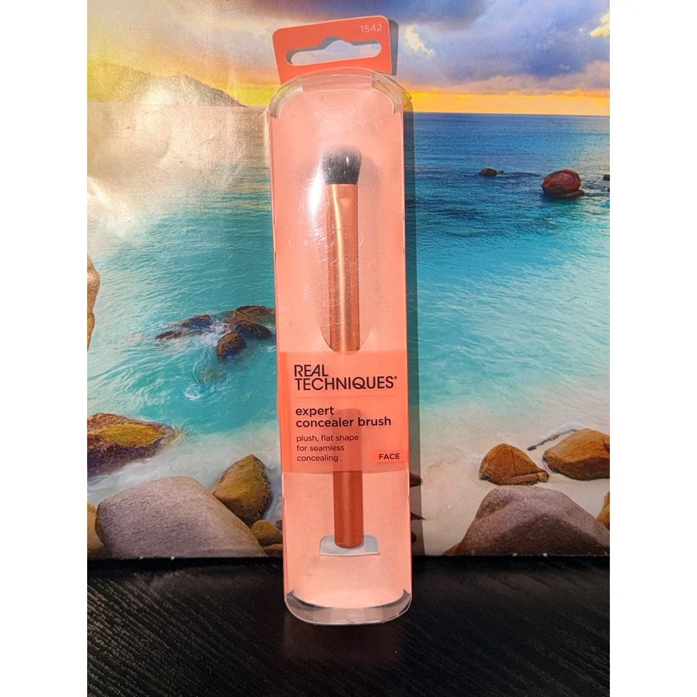 Real Techniques Expert Concealer Brush 210 Orange Face Makeup Tool 1542 NEW